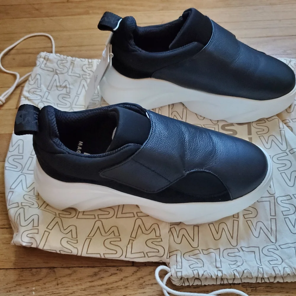 Magnlens Slip On Moon Jumpers Shoes Unisex Mens Size 8 Womens Size 9 90s style